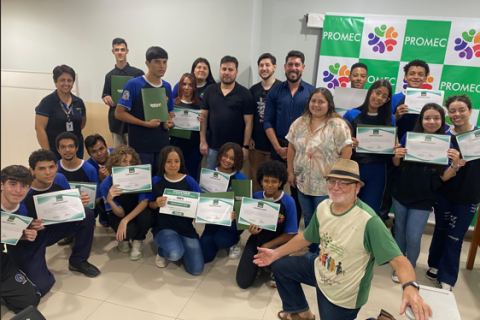 Formatura dos Jovens no Curso de Reforço de Matemática: Celebrando Conquistas e Novas Oportunidades